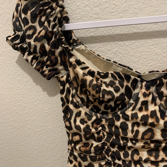 Fashion Nova Leopard Print Crop top - Picture 6 of 7